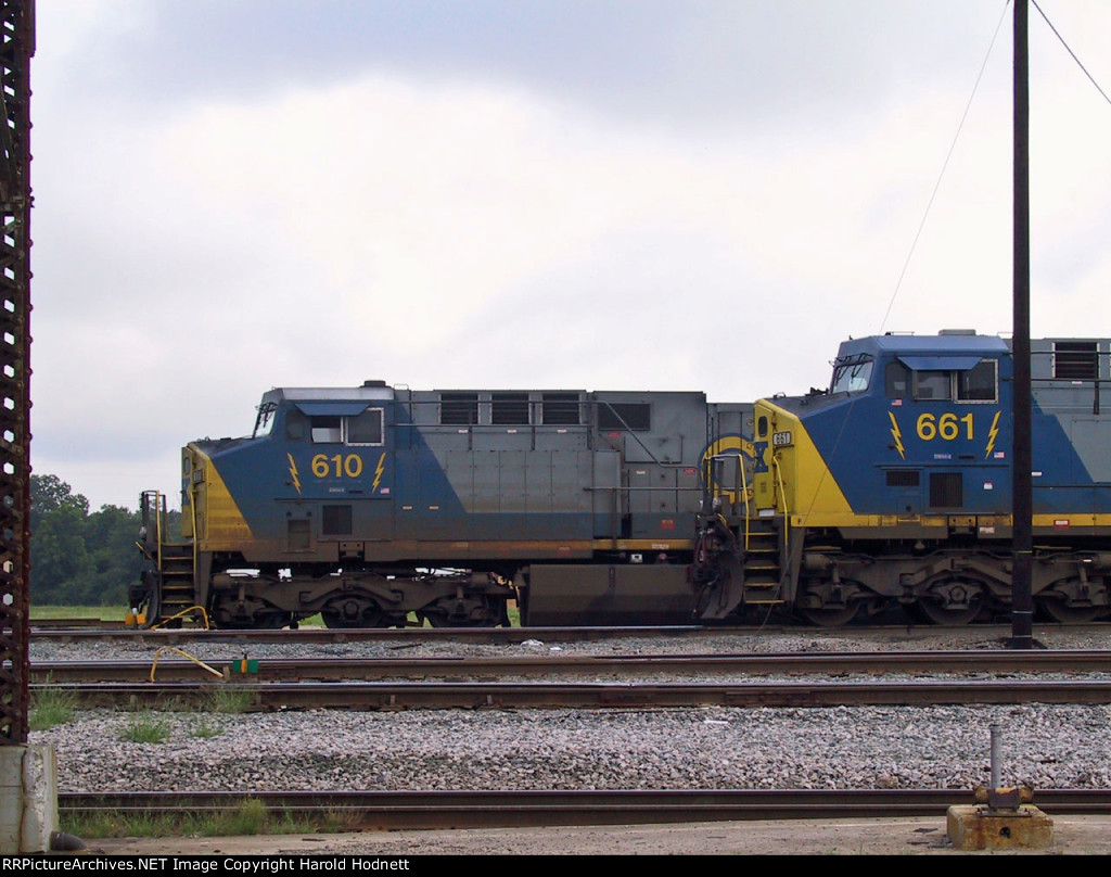 CSX 661 & CSX 610